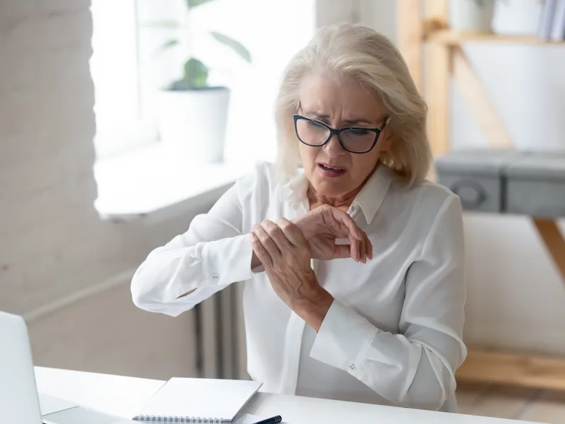 Melbourne Chiropractic Spine & Injury Center treating bursitis in Palm Bay