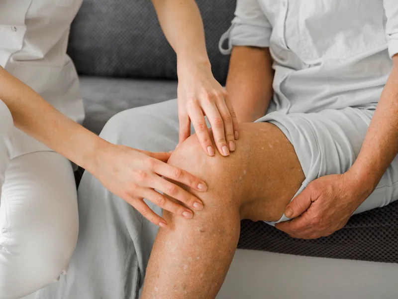 Chiropractic care for knee pain at Melbourne Chiropractic Spine & Injury Center in Palm Bay