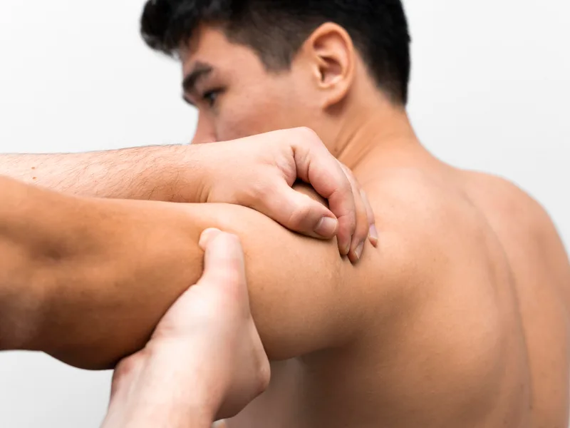 Melbourne Chiropractic Spine & Injury Center treating shoulder pain in Palm Bay